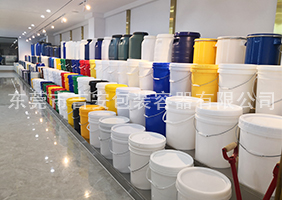 日本黑骚屄视频吉安容器一楼涂料桶、机油桶展区